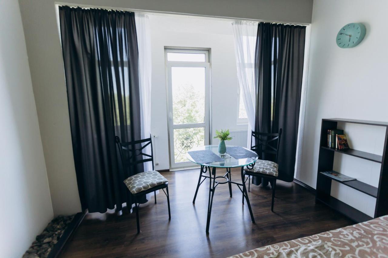 Apartments Біля Жд Вокзалу Ivano-Frankivsk Exterior photo