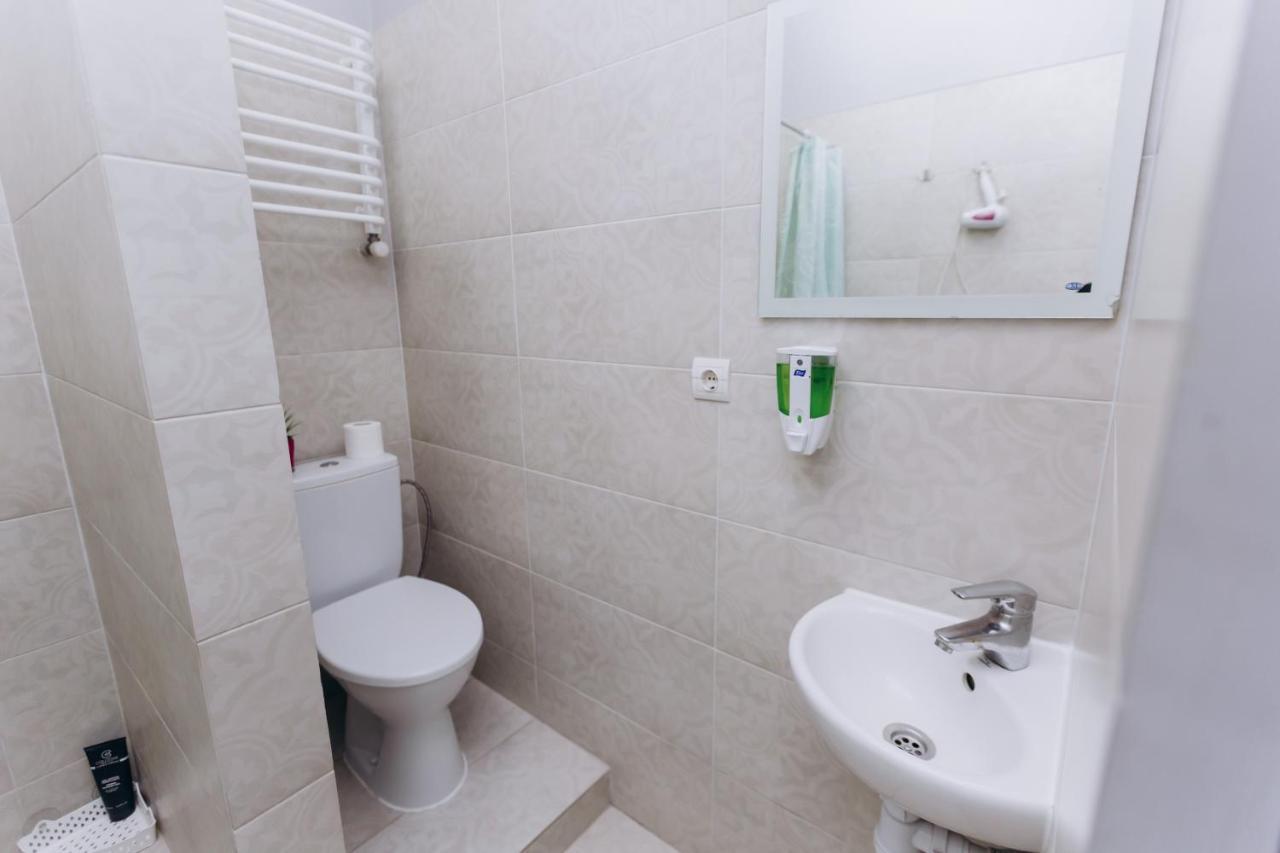 Apartments Біля Жд Вокзалу Ivano-Frankivsk Exterior photo